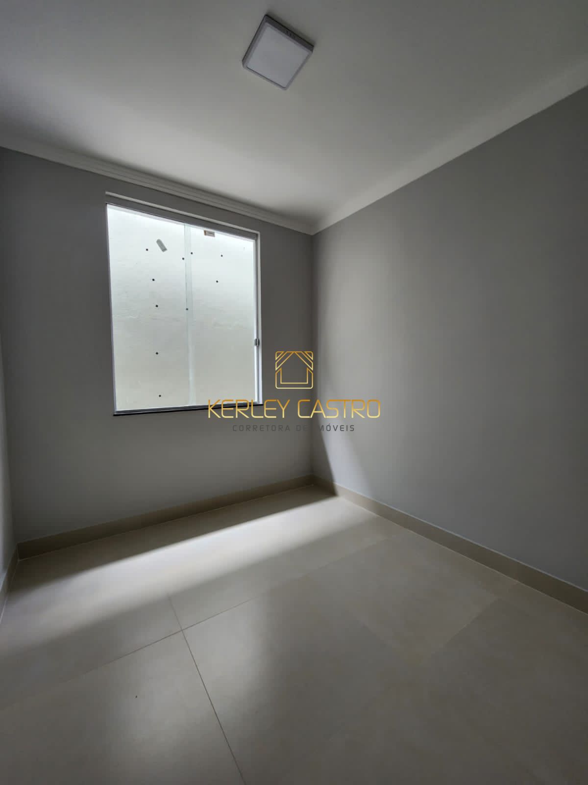 VENDO CASA NOVA COM TRÊS QUARTOS NO ALVORADA II